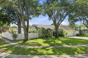 157 Foxcroft Dr E, Palm Harbor, FL 34683 - Photo 45
