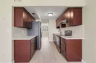 4720 Locust St NE, Saint Petersburg, FL 33703 - Photo 5