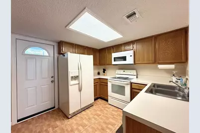 8724 Cobbler Place, Tampa, FL 33615 - Photo 7