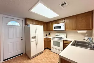 8724 Cobbler Pl, Tampa, FL 33615 - Photo 7
