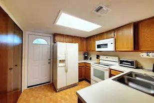 8724 Cobbler Pl, Tampa, FL 33615 - Photo 7