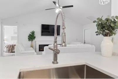 4102 W Bank Avenue, Tampa, FL 33624 - Photo 9