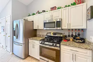 5720 Hawklake Rd, Lithia, FL 33547 - Photo 7