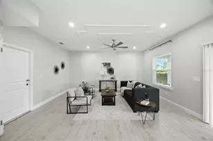 2519 W Hiawatha St, Tampa, FL 33614 - Photo 11