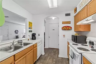 4009 Dolphin Dr, Tampa, FL 33617 - Photo 11