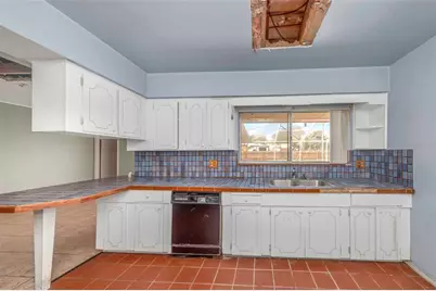 3000 36th Avenue S, Saint Petersburg, FL 33712 - Photo 9