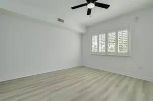 4550 Overlook Dr NE, Saint Petersburg, FL 33703 - Photo 17