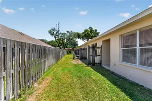 658 Green Valley Rd, Palm Harbor, FL 34683 - Photo 21