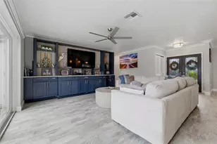 137 12th St E, Tierra Verde, FL 33715 - Photo 35