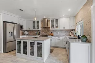 137 12th St E, Tierra Verde, FL 33715 - Photo 11