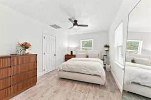240 42nd Ave NE, Saint Petersburg, FL 33703 - Photo 17