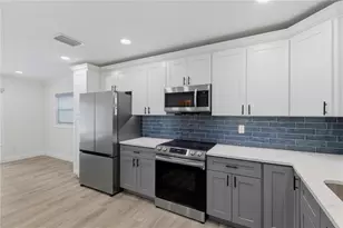 4411 15th St N, Saint Petersburg, FL 33703 - Photo 9