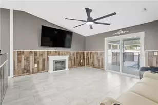 2054 Saffold Park Dr, Ruskin, FL 33570 - Photo 5