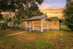 1521 12th St S, Saint Petersburg, FL 33705 - Photo 1