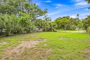 1521 12th St S, Saint Petersburg, FL 33705 - Photo 21