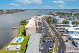 1847 Shore Dr S, Saint Petersburg, FL 33707 - Photo 27