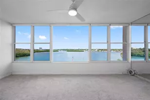 1847 Shore Dr S, Saint Petersburg, FL 33707 - Photo 5