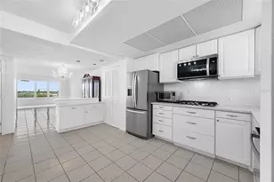 1847 Shore Dr S, Saint Petersburg, FL 33707 - Photo 7