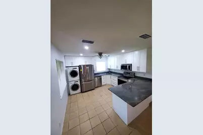 1020 70th Street N, Saint Petersburg, FL 33710 - Photo 5