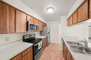 1913 Cedarbrooke Dr, Lutz, FL 33549 - Photo 11