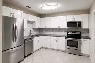 7504 Gadsden Dr, Tampa, FL 33637 - Photo 5