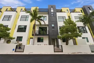919 Arlington Ave N, Saint Petersburg, FL 33705 - Photo 1