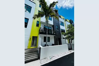 919 Arlington Avenue N, Saint Petersburg, FL 33705 - Photo 1