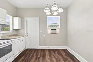 1140 10th Ave S, Saint Petersburg, FL 33705 - Photo 9