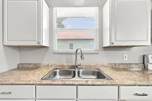 1140 10th Ave S, Saint Petersburg, FL 33705 - Photo 9