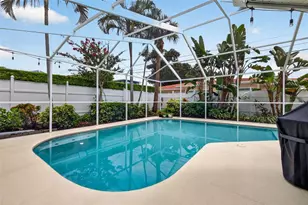9795 Portside Dr, Seminole, FL 33776 - Photo 37