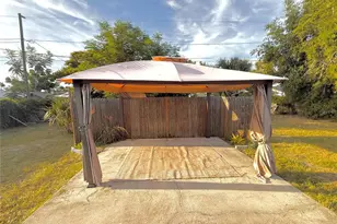 349 Dolphin Ave SE, Saint Petersburg, FL 33705 - Photo 15