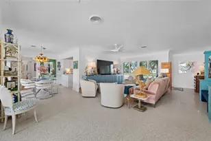 560 79th St S, Saint Petersburg, FL 33707 - Photo 7