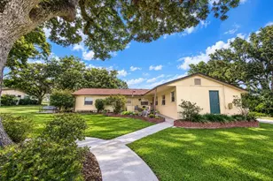 37701 Camphor Dr, Dade City, FL 33525 - Photo 1