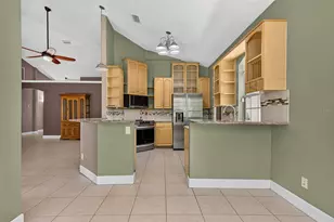2007 River Crossing Dr, Valrico, FL 33596 - Photo 11