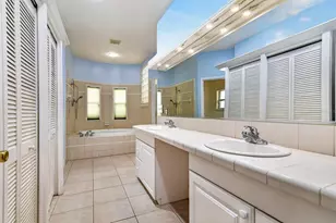 2007 River Crossing Dr, Valrico, FL 33596 - Photo 23