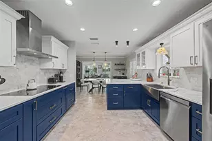 704 Bayshore Dr, Tarpon Springs, FL 34689 - Photo 15