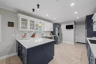 704 Bayshore Dr, Tarpon Springs, FL 34689 - Photo 19