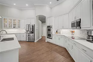 906 Lake Sapphire Ln, Lutz, FL 33548 - Photo 7