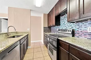 10836 Venice Cir, Tampa, FL 33635 - Photo 13