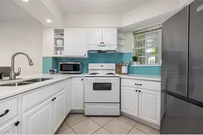 6915 Stones Throw Circle N #3104, Saint Petersburg, FL 33710 - Photo 9