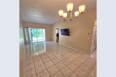 7249 Parkside Villas Drive N, Saint Petersburg, FL 33709 - Photo 5
