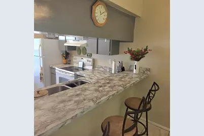 7249 Parkside Villas Drive N, Saint Petersburg, FL 33709 - Photo 15