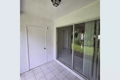 7249 Parkside Villas Drive N, Saint Petersburg, FL 33709 - Photo 35