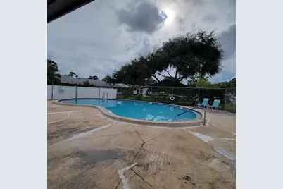 7249 Parkside Villas Drive N, Saint Petersburg, FL 33709 - Photo 37