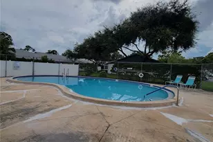 7249 Parkside Villas Dr N, Saint Petersburg, FL 33709 - Photo 37