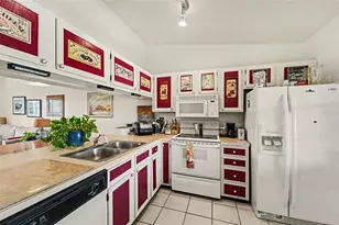 1702 Seascape Cir, Tarpon Springs, FL 34689 - Photo 5