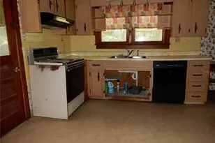 38036 Central Ave, Zephyrhills, FL 33540 - Photo 3