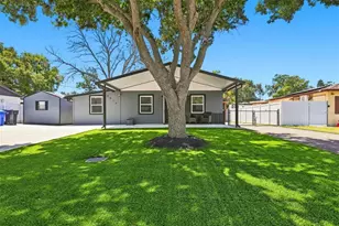 8015 Tudor Pl, Tampa, FL 33610 - Photo 3