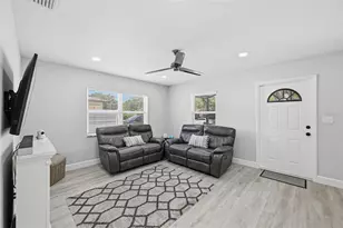 8015 Tudor Pl, Tampa, FL 33610 - Photo 7