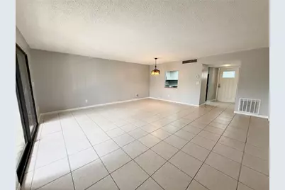 105 4th Avenue NE #302, Saint Petersburg, FL 33701 - Photo 3